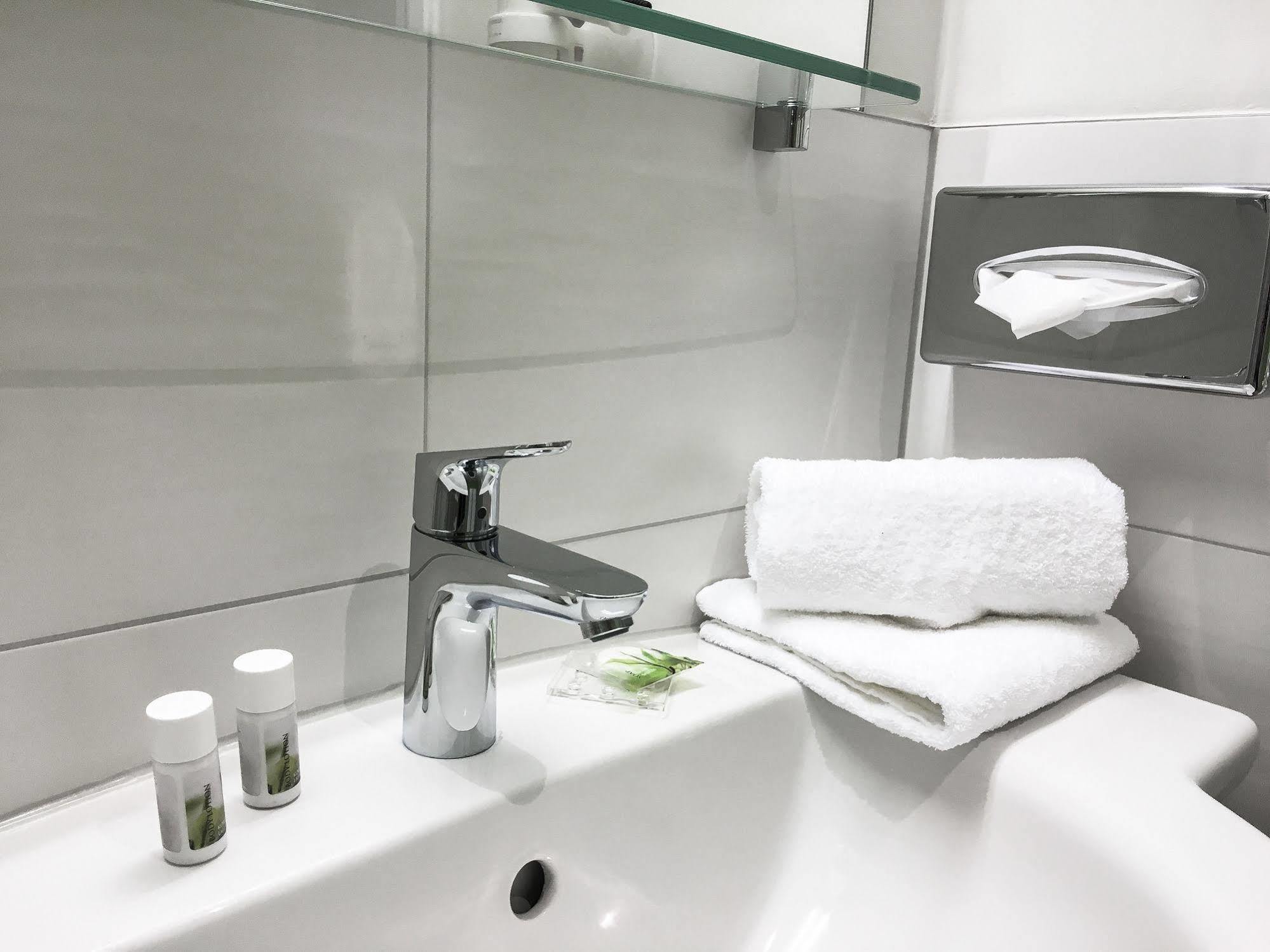 Susewind Hotel Rostock Ngoại thất bức ảnh